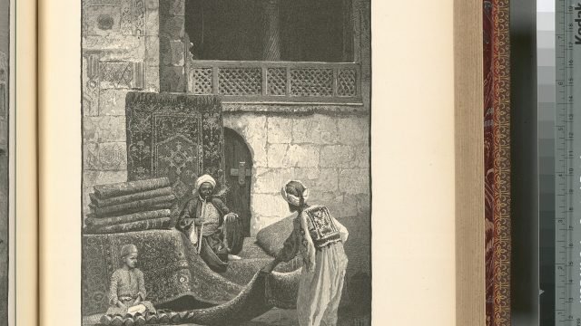 بالصور: يوم في سوق المدينة القديم