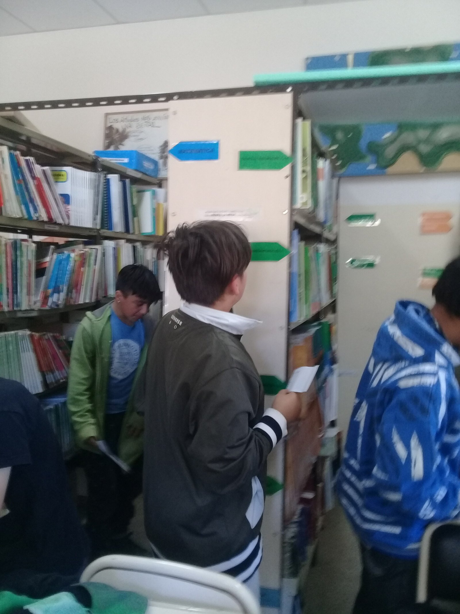 مبادرة تطوعية تعيد تأهيل مكتبة مدرسية مهجورة